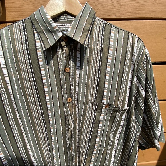 Rayon Summer button down shirt US L - Picture 3 of 4